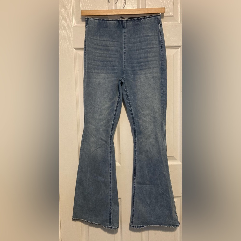 EUC Tinseltown bell bottom denim jeans, elastic waist, size medium